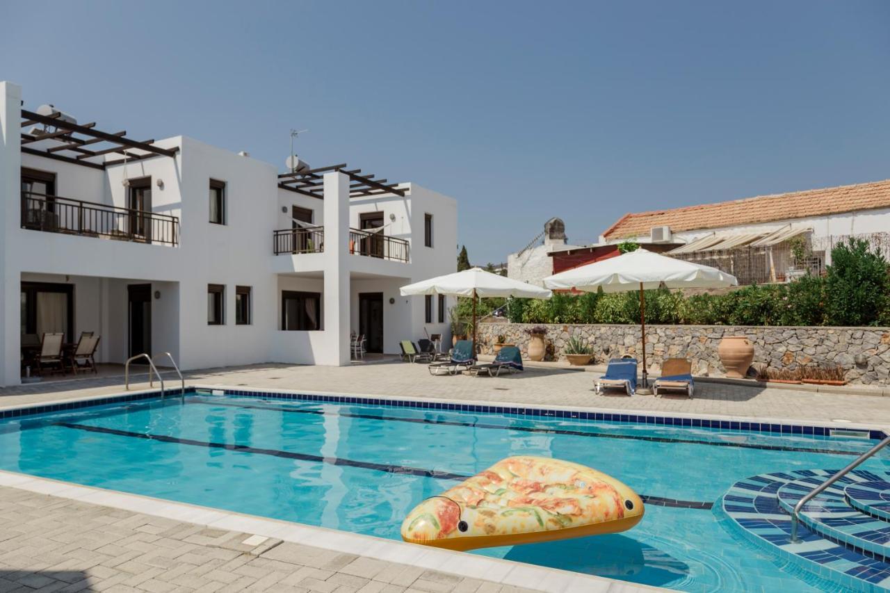 The Corner House At Gennadi Court Villa Exterior foto