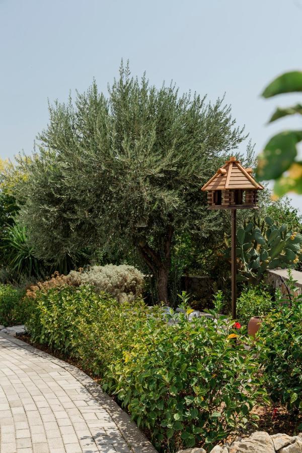 The Corner House At Gennadi Court Villa Exterior foto