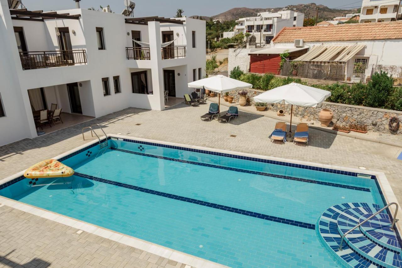 The Corner House At Gennadi Court Villa Exterior foto