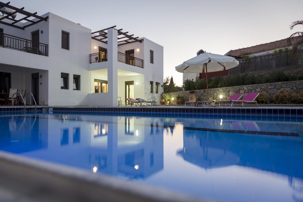 The Corner House At Gennadi Court Villa Exterior foto