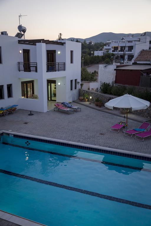 The Corner House At Gennadi Court Villa Exterior foto