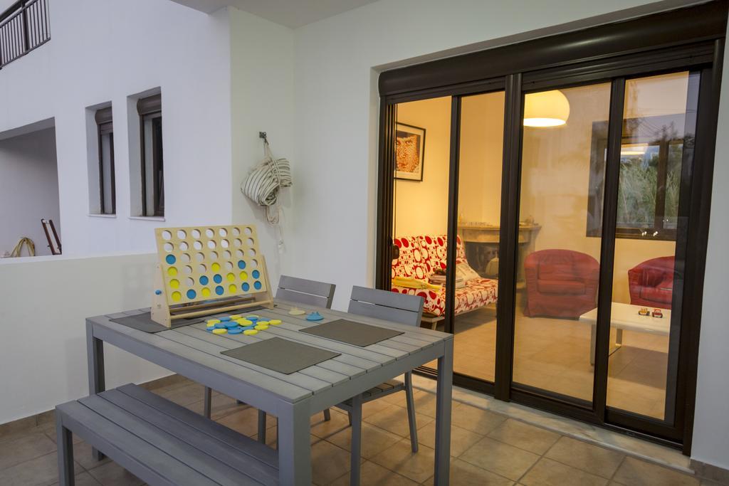 The Corner House At Gennadi Court Villa Exterior foto